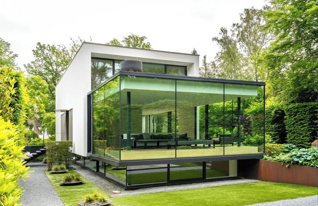 The Glass Manor - Photo 1