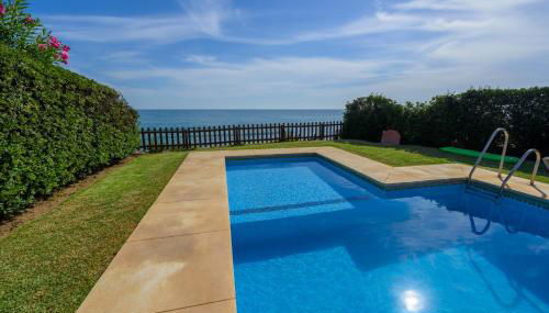 Beautiful Frontline beach Townhouse - Photo 3