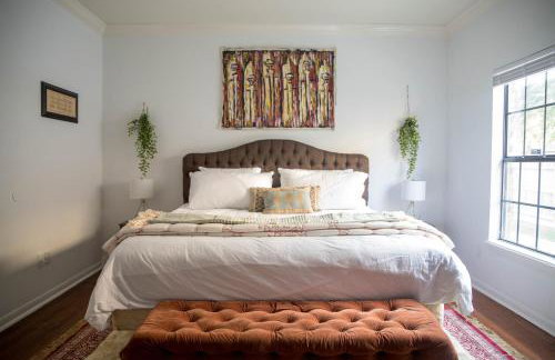 Cozy Bohemian Bungalow - Photo 14