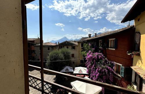 Mansarda con balcone nel cuore di Brenzone sul Garda - Foto 11