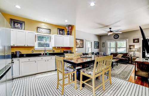 Dog-friendly home with large patio, W/D & central AC - Foto 7