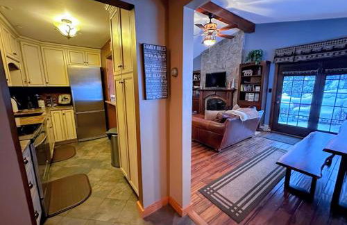 FC17 Stylishly renovated Forest Cottage walk to ski trails wifi cable ping pong AC - Foto 12