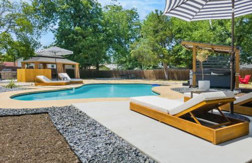 Spacious Retreat with Pool & Hot Tub - 10 Minutes to Downtown - Foto 2