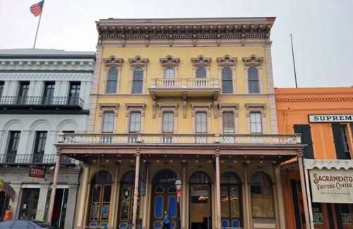 Artist's retreat near the heart of the city - Photo 15