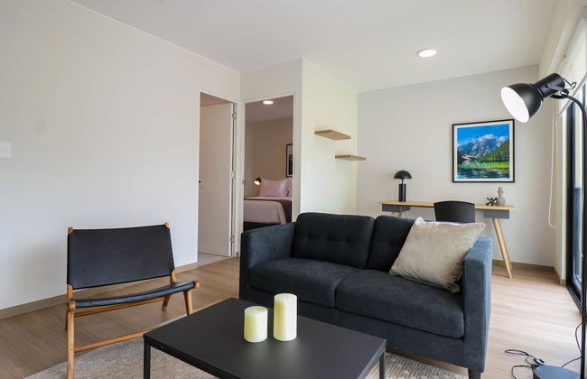 w Glorious 1BR w Balcony in Miraflores - Photo 10