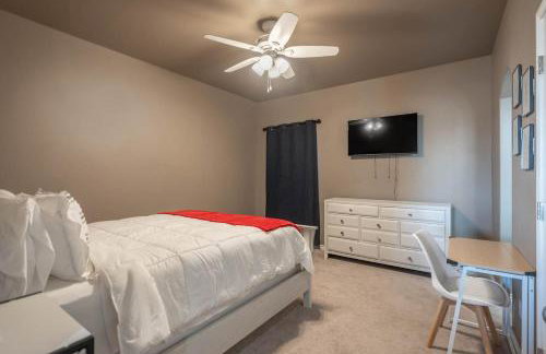 Sunset Retreat, Clean Modern 3BR, Garage, Near 191 - Foto 31