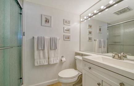 Walkable to Beach, Restaurants, Entertainment! - Photo 22