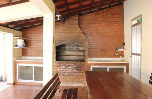 Casa muito espaçosa privativa com Piscina, Churrasqueira e área gourmet - Foto 12