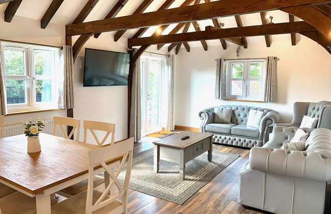 Flint Cottage - Sleeps 6 - Private Woodland - Foto 1