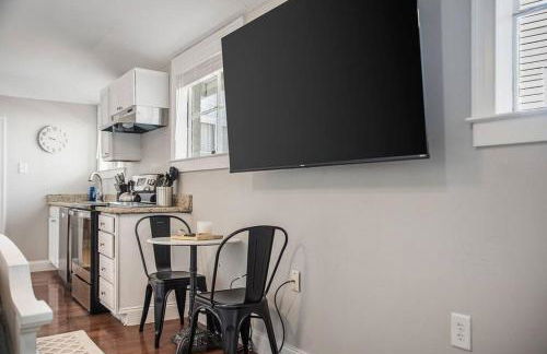 Old Dauphin Way Historic Home - Unit 1 - Photo 8