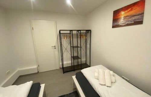 STN Apartment Suite - Ferienwohnung mit 2 Schlafzimmer & Parkplatz, Highspeed WLAN, Fußbodenheizung & Netflix Premium, Zentral zu Audi & Schwarz Gruppe - Foto 23