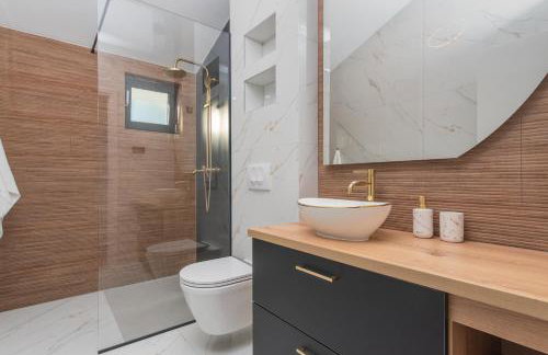 Villa Florinda with Pool and Prime Location near Split - Photo 42