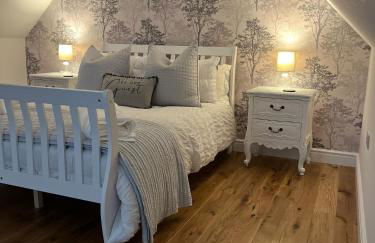 Honeysuckle Cottage -PART OF ALTON COTTAGES - Foto 11