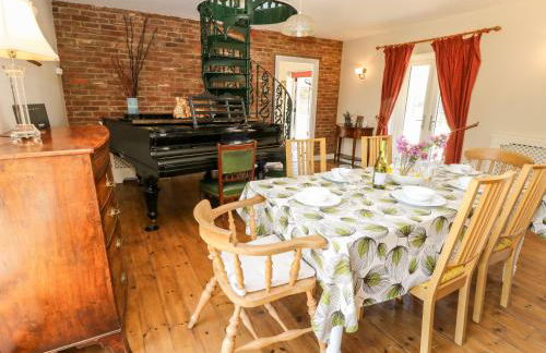 The Coach House - Photo 11