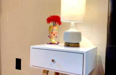 Live in this iconic East Side lower level unit - Foto 3