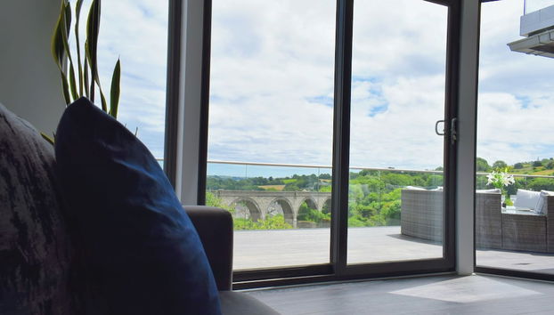 New Panoramic Riverview Apartment With Ev Plug - Foto 4, Zona de estar