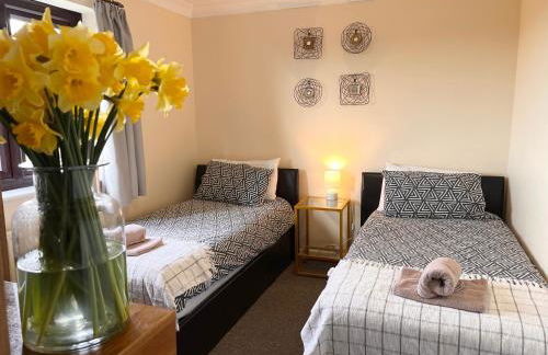 Ty'n Rardd Farmhouse Mountain Views, Secure Garden - Photo 7