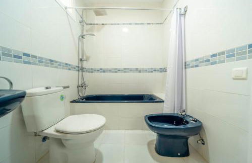 Sun-Drenched, Sea-View Apartment with Giant Patio! - Photo 43