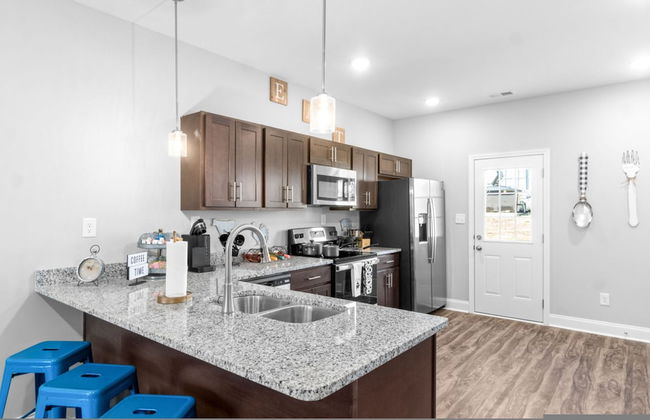 Sapphire Oasis A Luxurious Townhouse Retreat Near Nashville Ft Campbell - Foto 27