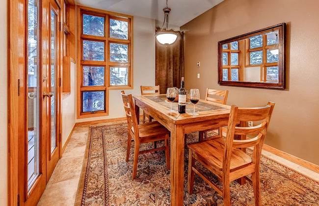 River Glen Condos by CRMR - Foto 10