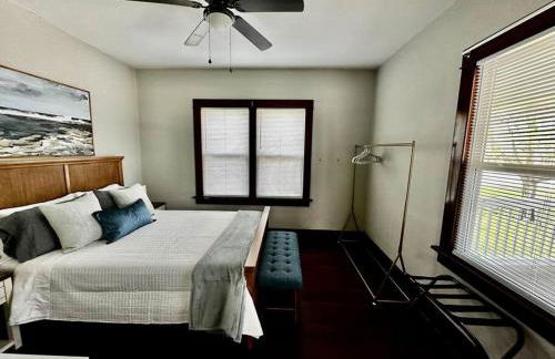 Mrs. Hughes Cottage - 2 bedroom House w/ parking - Foto 9