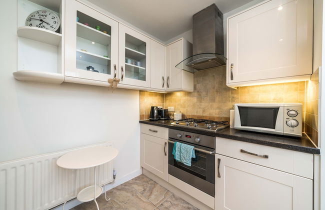 2 Bedroom Flat in Heart of Battersea near Station - Photo 11