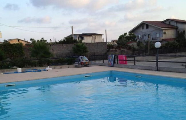 Quaint Little apt for 4 With Pool - Foto 1