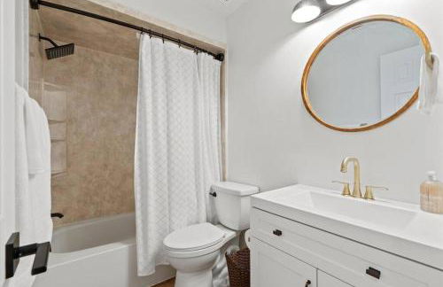 Spacious Home Near Beach, Large Yard, Game Room and Dog Friendly - Foto 13