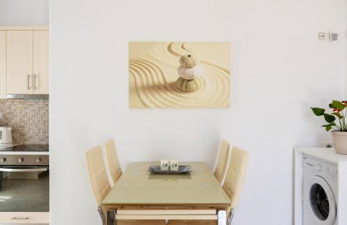 Lydia's East Apartment - Photo 37