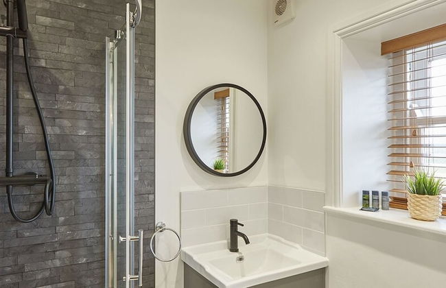 Host Stay Dunsley Chapel - Photo 19