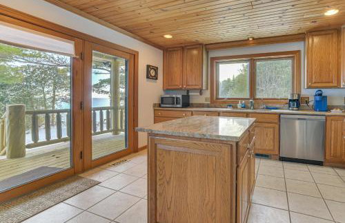 On-Site Trails and Private Beach! Lake Huron Retreat - Foto 6