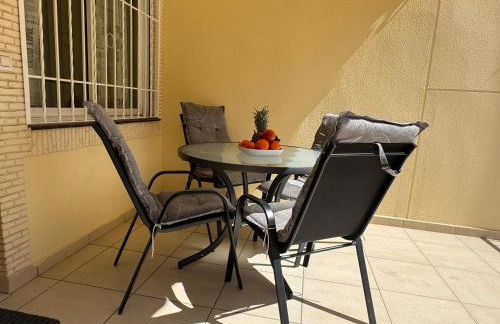 En perle med plass til voksne og familien, solfylt terrasse 5 min fra stranden - Foto 18