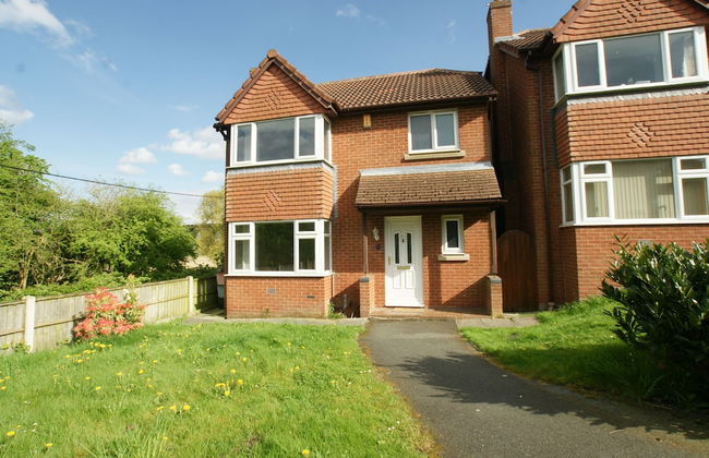 3 Bedroom Holiday Home With River Views - Photo 18