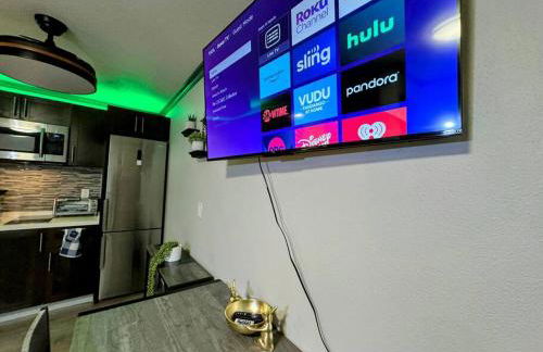 Modern condo near Fremont Street - Foto 13