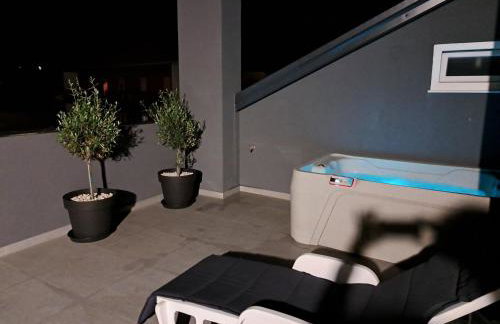 Penthouse Petra with hot tub - Foto 12