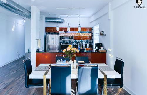 The Stallion #310 - Walk to Museums - Premium Loft with gated parking - Foto 7