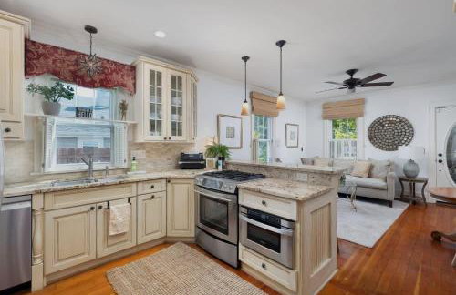 Charming Geneva Cottage Walk 4 Blks to Downtown - Foto 15