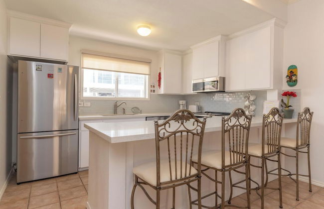 2-story Condo Next to Beach w/ Ocean Views! - Foto 16