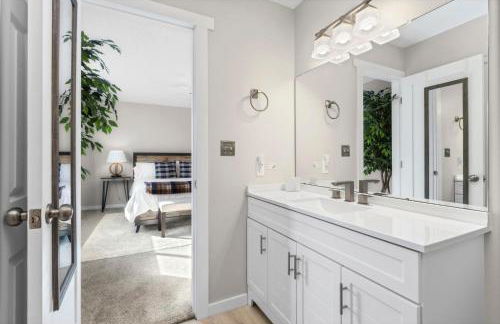 Chimney Park Retreat King Suite and Fenced Yard - Foto 17