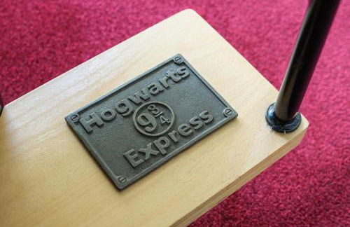 The Famous Harry Potter House, Hot Tub, Cinema Room, Sky TV - Foto 7