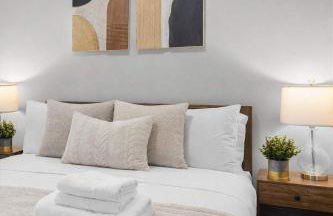 Modern Manhattan Haven Near Everything - Photo 10