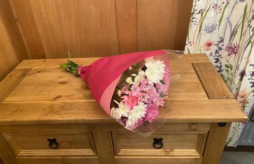 Country Cottage Sleeps 6 w/ Hot Tub & Dog-friendly - Foto 36