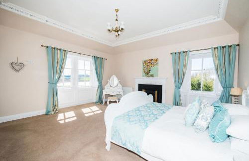 Balmeadowside Farmhouse with Hot Tub - Foto 6