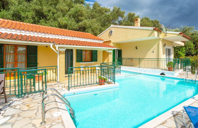 Sofia Large Private Pool Walk to Beach Sea Views A C Wifi Car Not Required - 1552 - Photo 5