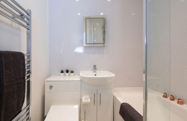 Beautiful Beachfront House wth Balcony Sea Views - Foto 22