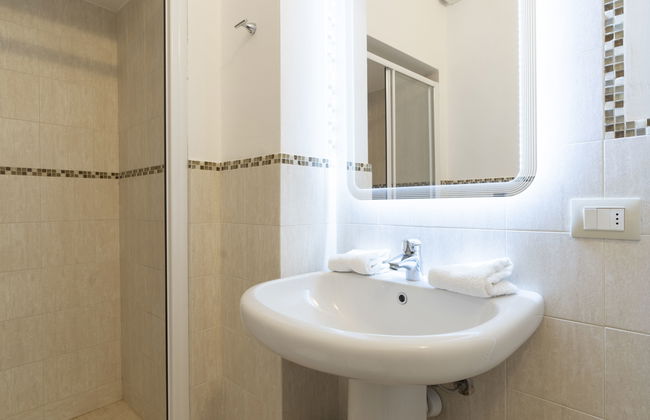 3 bedroom Apartment in San Bartolomeo al Mare with garden - Photo 16