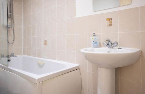 Contractor‑Heaven 5BR Home 4.5 Baths Wakefield - Foto 42