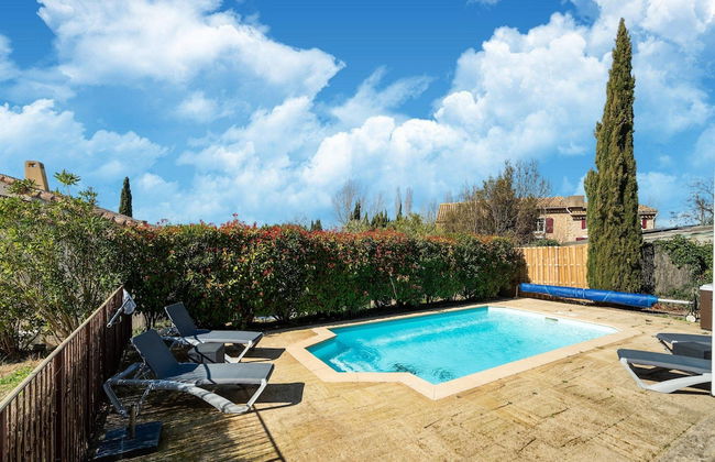 Villa in Montbrun With Pool and Mountain Views - Photo 1