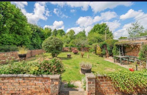 Andover Bungalow - Photo 13