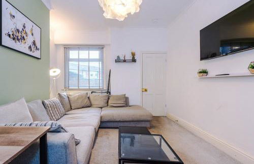 4 Bedroom House in Walkden with Free Parking, by Short Term Digs Short Lets & Serviced Accommodation - Foto 9